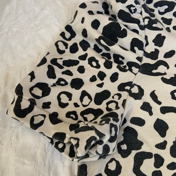 Who What Wear puff sleeve leopard print sweatshirt - Picture 3 of 4